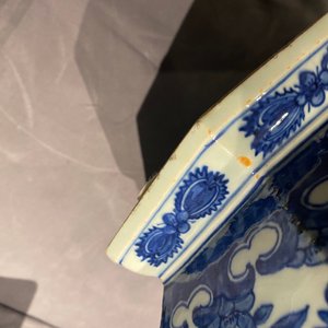 Un vase de forme 'hu' en porcelaine de Chine en bleu et blanc, marque de Qianlong, 19ème — photo 12