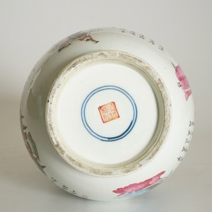 Un vase de forme hu en porcelaine de Chine famille rose à décor Wu Shuang Pu, 19ème — photo 12