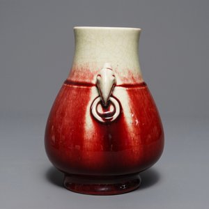 Un vase de forme hu en porcelaine de Chine langyao, Qianlong — photo 2