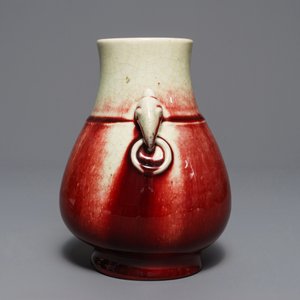 Un vase de forme hu en porcelaine de Chine langyao, Qianlong — photo 4