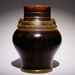 Un vase de forme hu en porcelaine de Chine monochrome poudre de thé, marque de Qianlong, 19ème — photo 3