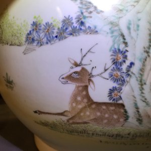 Un vase de forme hu en porcelaine de Chine qianjiang cai à décor de daims, 19/20ème — photo 20