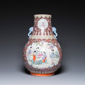 Un vase de forme 'hu' et une paire d'aquariums en porcelaine de Chine famille rose, 20ème — photo 10