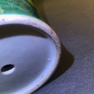 Un vase de forme meiping en porcelaine de Chine à décor de dragons en vert et jaune, 19/20ème — photo 10
