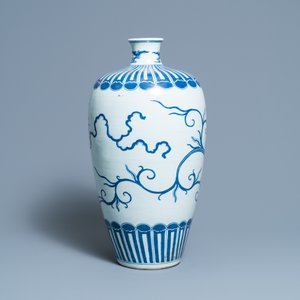 Un vase de forme 'meiping' en porcelaine de Chine en bleu et blanc, marque de Wanli, 19ème — photo 3