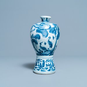 Un vase de forme 'meiping' en porcelaine de Chine en bleu et blanc, Wanli — photo 1