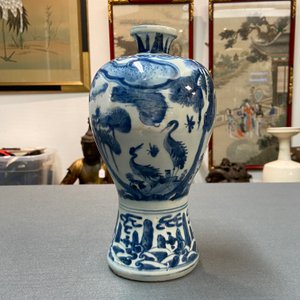 Un vase de forme 'meiping' en porcelaine de Chine en bleu et blanc, Wanli — photo 15