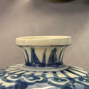 Un vase de forme 'meiping' en porcelaine de Chine en bleu et blanc, Wanli — photo 19
