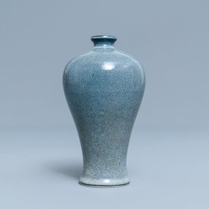 Un vase de forme 'meiping' en porcelaine de Chine 'robin's egg', marque de Daoguang, 20ème — photo 4