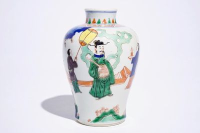 Un vase de forme meiping en porcelaine de Chine wucai, 19/20ème