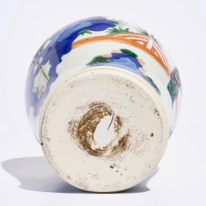 Un vase de forme meiping en porcelaine de Chine wucai, 19/20ème — photo 5