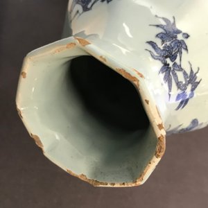 Un vase de forme octagonale en faïence de Delft en bleu et blanc à décor de chinoiserie avec un éléphant, fin du 17ème — photo 10