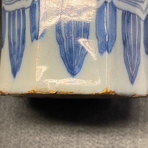 Un vase de forme octagonale en faïence de Delft en bleu et blanc, fin du 17ème — photo 12