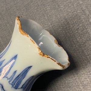 Un vase de forme octagonale en faïence de Delft en bleu et blanc, fin du 17ème — photo 8