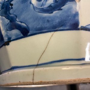 Un vase de forme octagonale en porcelaine Arita en bleu et blanc, Japon, Edo, 17ème — photo 14