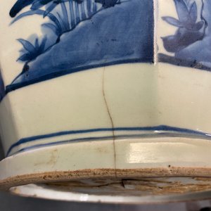 Un vase de forme octagonale en porcelaine Arita en bleu et blanc, Japon, Edo, 17ème — photo 13