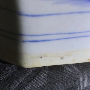 Un vase de forme octagonale en porcelaine de Chine, époque Transition — photo 13