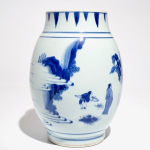 Un vase de forme olive en porcelaine de Chine bleu et blanc, Chongzheng, époque Transition — photo 3