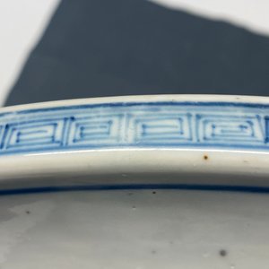 Un vase de forme poireau en porcelaine de Chine en bleu et blanc à décor d'immortels, Kangxi — photo 15