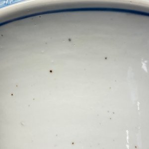 Un vase de forme poireau en porcelaine de Chine en bleu et blanc à décor d'immortels, Kangxi — photo 19