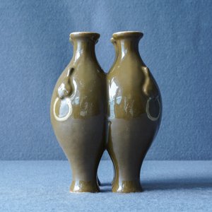Un vase de forme quadrilobe en porcelaine à émail brun, marque de Qianlong, 19/20ème — photo 12