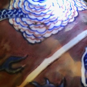 Un vase de forme rouleau en porcelaine de Chine bleu, blanc et rouge, Kangxi — photo 11