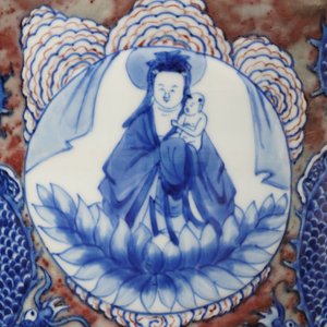 Un vase de forme rouleau en porcelaine de Chine bleu, blanc et rouge, Kangxi — photo 31