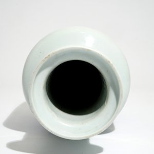 Un vase de forme rouleau en porcelaine de Chine bleu et blanc, 19/20ème — photo 6