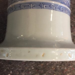 Un vase de forme rouleau en porcelaine de Chine bleu et blanc, 19/20ème — photo 7