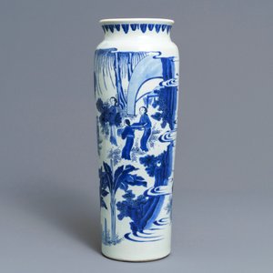 Un vase de forme rouleau en porcelaine de Chine bleu et blanc à décor figuratif, époque Transition — photo 3