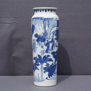Un vase de forme rouleau en porcelaine de Chine bleu et blanc à décor figuratif, époque Transition — photo 32