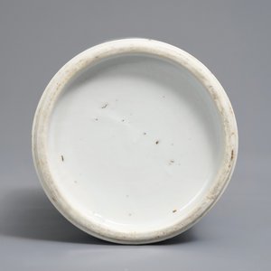 Un vase de forme rouleau en porcelaine de Chine bleu et blanc, Kangxi — photo 5