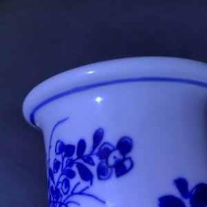 Un vase de forme rouleau en porcelaine de Chine bleu et blanc, Kangxi — photo 11