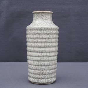 Un vase de forme rouleau en porcelaine de Chine de type ge, 20ème — photo 8