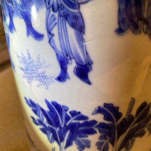 Un vase de forme rouleau en porcelaine de Chine en bleu et blanc, époque Transition — photo 14