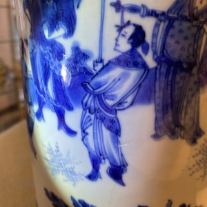 Un vase de forme rouleau en porcelaine de Chine en bleu et blanc, époque Transition — photo 15