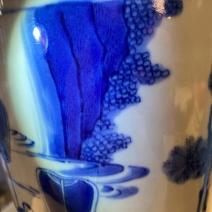Un vase de forme rouleau en porcelaine de Chine en bleu et blanc, époque Transition — photo 17
