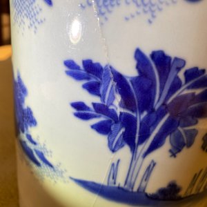Un vase de forme rouleau en porcelaine de Chine en bleu et blanc, époque Transition — photo 8
