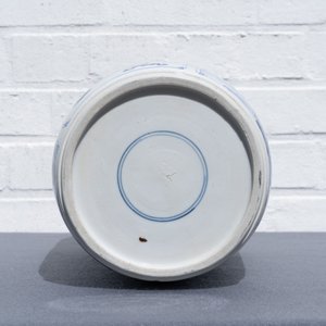 Un vase de forme rouleau en porcelaine de Chine en bleu et blanc, Kangxi — photo 35