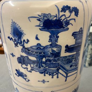 Un vase de forme rouleau en porcelaine de Chine en bleu et blanc, Kangxi — photo 28