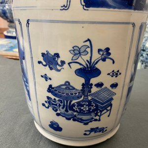 Un vase de forme rouleau en porcelaine de Chine en bleu et blanc, Kangxi — photo 31