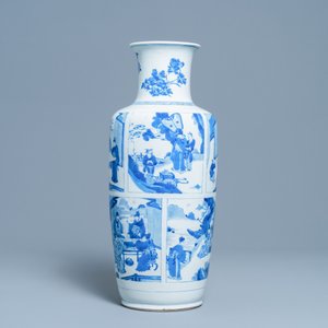 Un vase de forme rouleau en porcelaine de Chine en bleu et blanc, Kangxi — photo 2