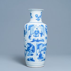 Un vase de forme rouleau en porcelaine de Chine en bleu et blanc, Kangxi — photo 3