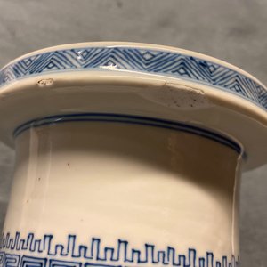 Un vase de forme rouleau en porcelaine de Chine en bleu et blanc, Kangxi — photo 18