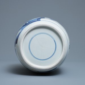 Un vase de forme rouleau en porcelaine de Chine en bleu et blanc, Kangxi — photo 6
