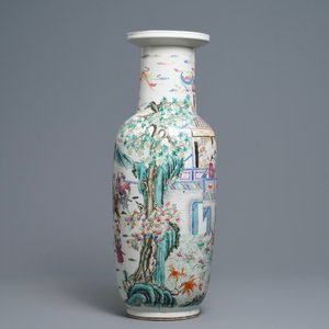Un vase de forme rouleau en porcelaine de Chine famille rose, 19ème — photo 2