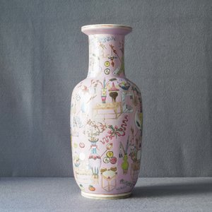 Un vase de forme rouleau en porcelaine de Chine famille rose, 19ème — photo 10
