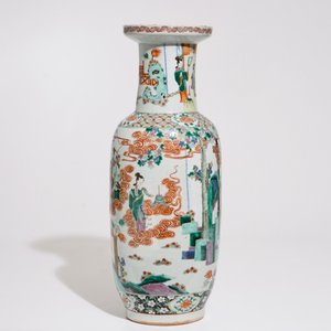 Un vase de forme rouleau en porcelaine de Chine famille verte, 19ème — photo 4