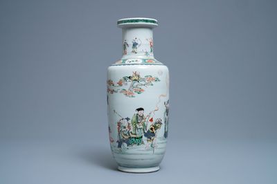 Un vase de forme rouleau en porcelaine de Chine famille verte, Kangxi
