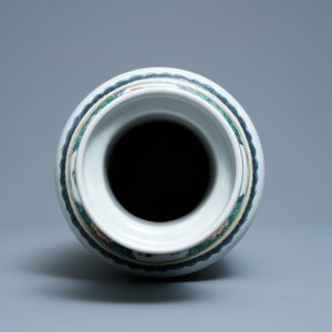 Un vase de forme rouleau en porcelaine de Chine famille verte, Kangxi — photo 5